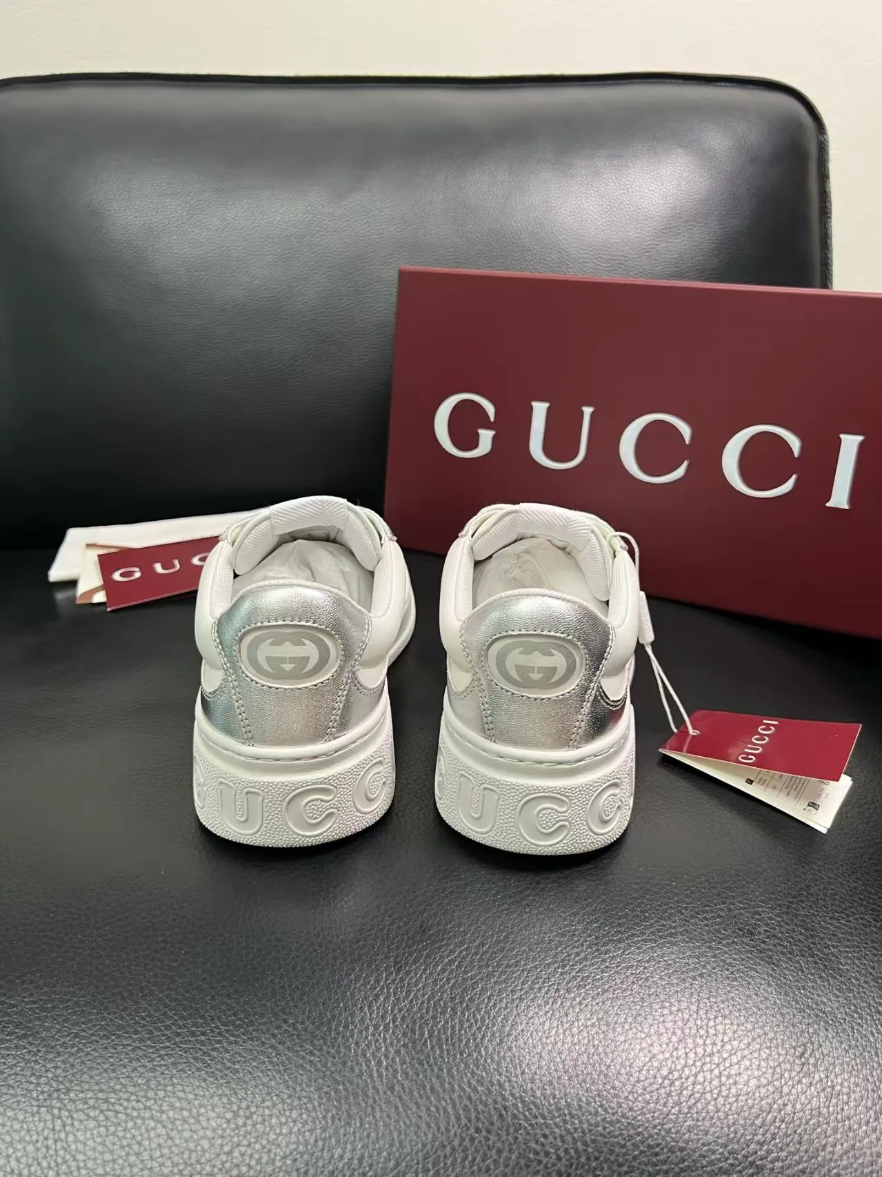 P420 new men's shoes GUCCI [Lightning] latest shoes are shipped. Original quality, fashionable, special materials, inner mesh, new packaging. The foot feels super comfortable and the workmanship is impeccable. Size: 38-45